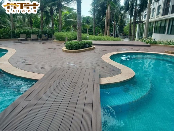 Mẫu sàn gỗ nhựa lót hồ bơi, sân vườn đẹp