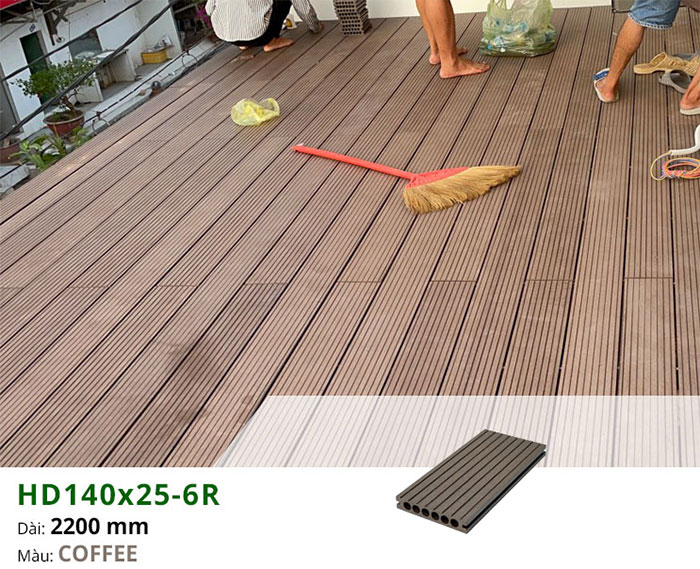 Thi công sàn gỗ nhựa HD140x25-6R lót sân thượng quận 7