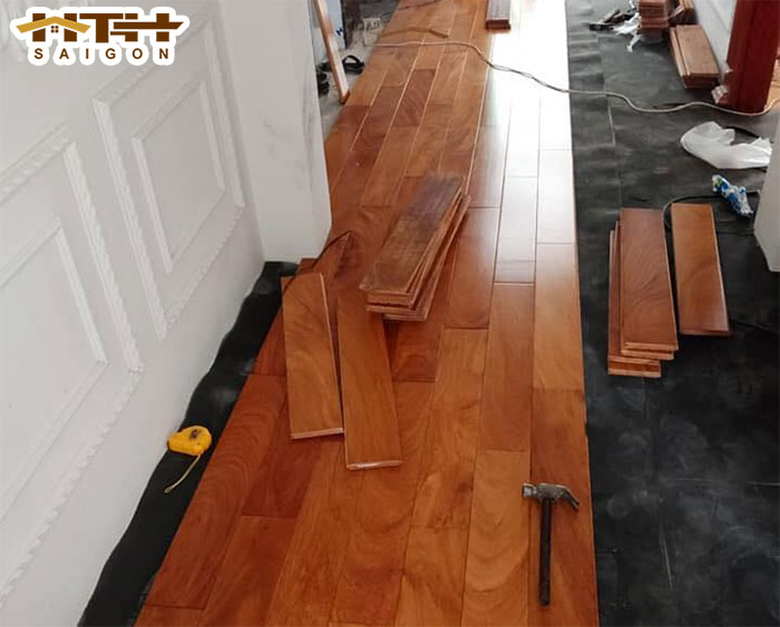 HTH Sài Gòn thi công sàn gỗ tự nhiên phòng khách mẫu 10