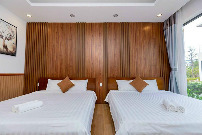 Tấm nhựa giả gỗ trang trí tường, trần phòng ngủ